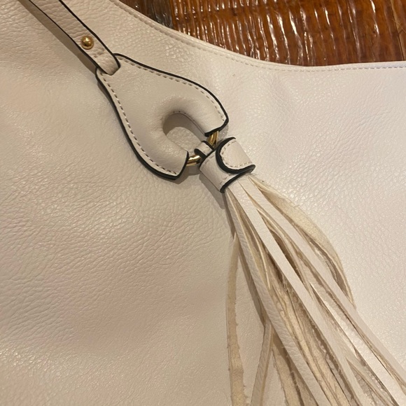 GUSSACI collection, beautiful purse bag. Large white with multiple zippers. - Picture 4 of 16